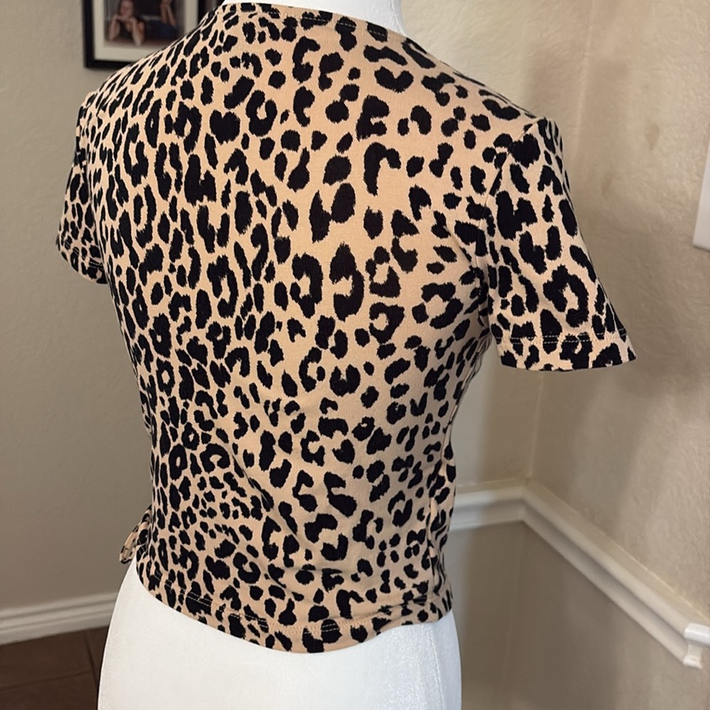 Forever 21 tan cheetah animal print wrap crop top Size S - Picture 13 of 17